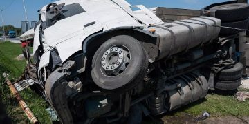 Pursuing claims for injuries in trucking accidents
